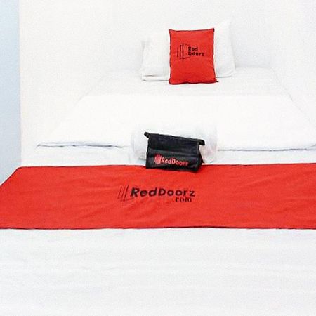 RedDoorz @ San Antonio Binan Hotel Buitenkant foto