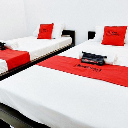 RedDoorz @ San Antonio Binan Hotel Buitenkant foto