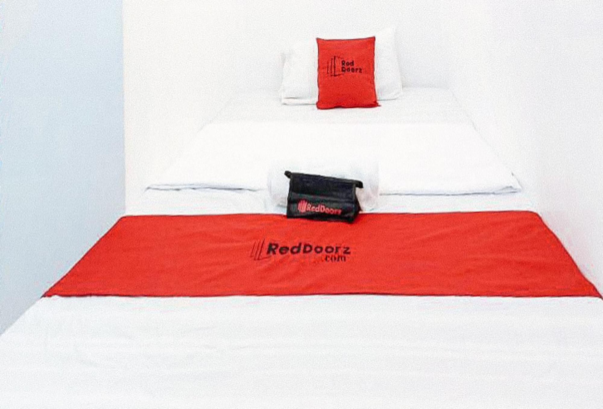 RedDoorz @ San Antonio Binan Hotel Buitenkant foto