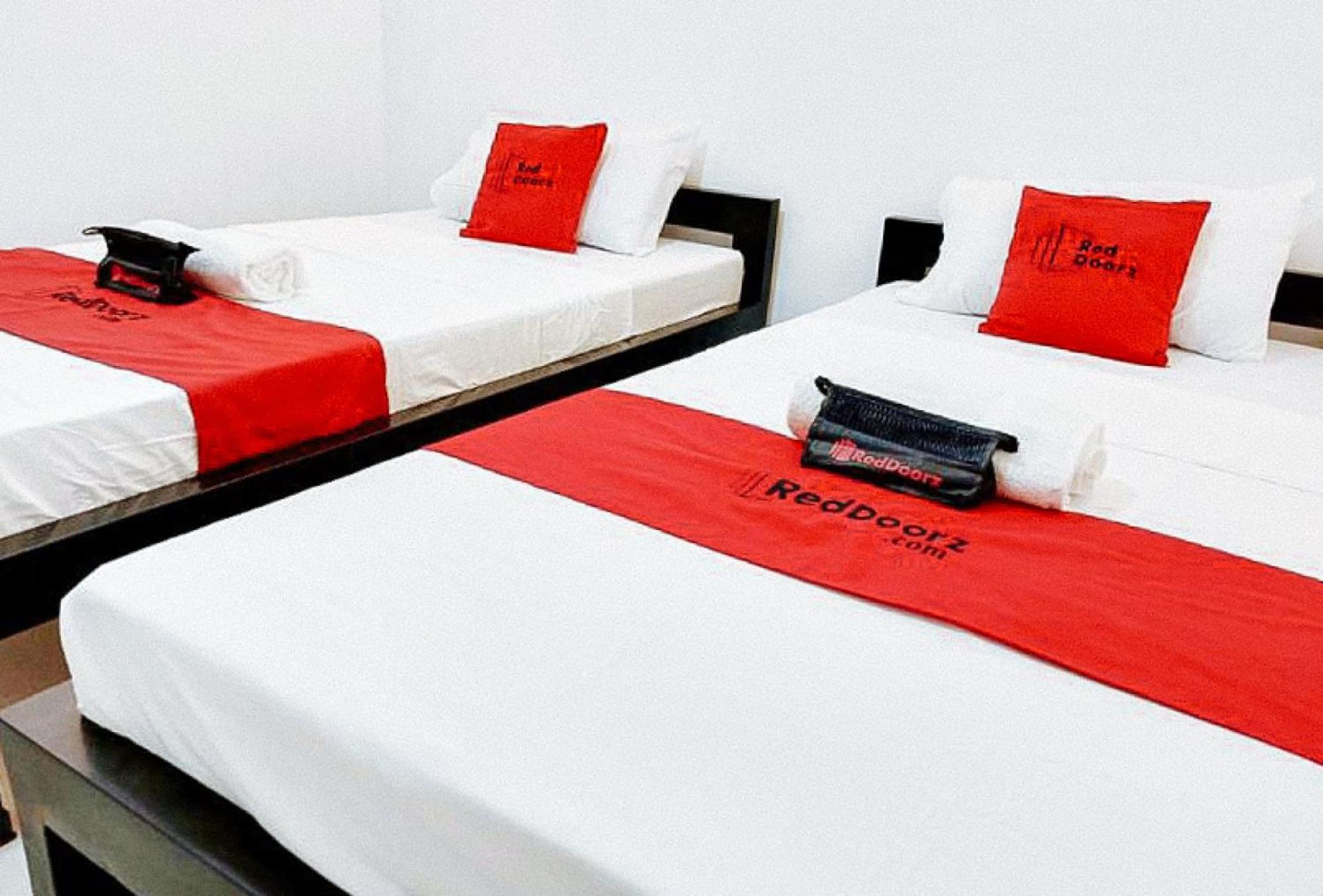 RedDoorz @ San Antonio Binan Hotel Buitenkant foto