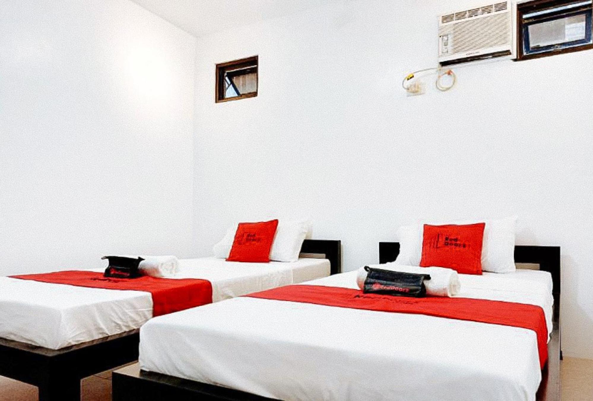 RedDoorz @ San Antonio Binan Hotel Buitenkant foto