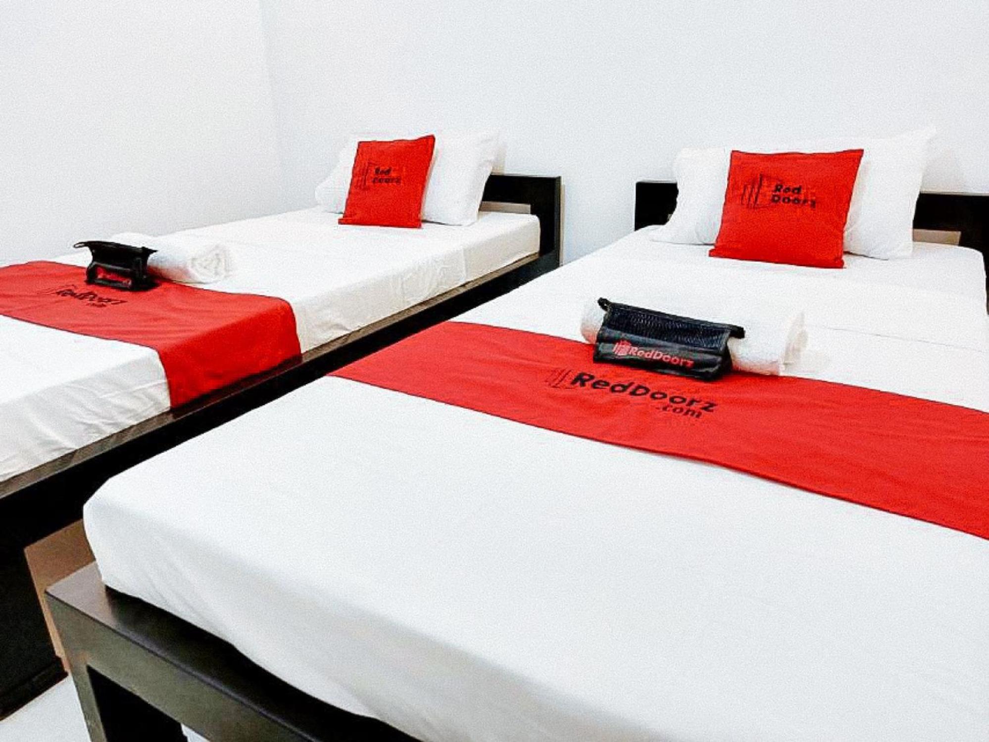 RedDoorz @ San Antonio Binan Hotel Buitenkant foto