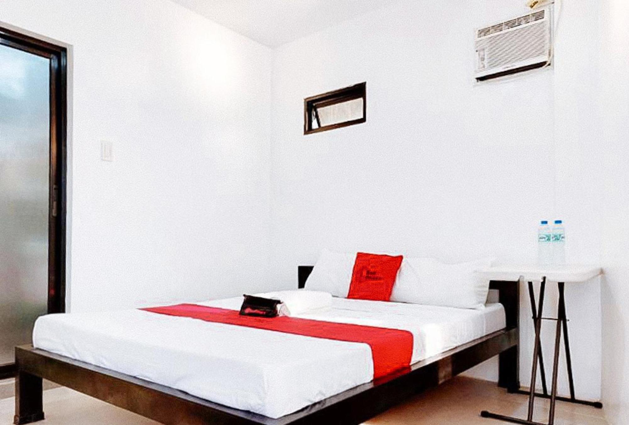 RedDoorz @ San Antonio Binan Hotel Buitenkant foto