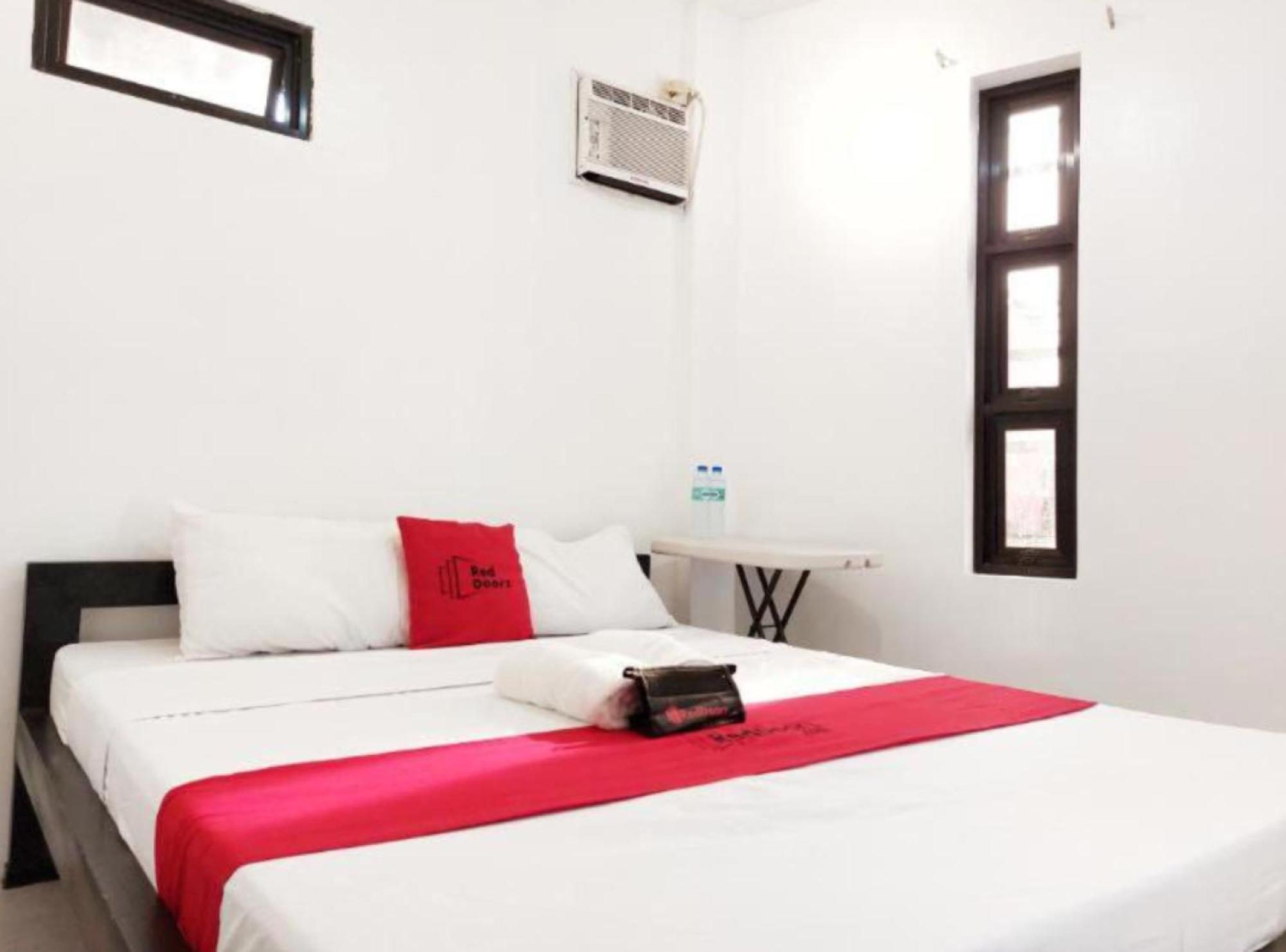 RedDoorz @ San Antonio Binan Hotel Buitenkant foto