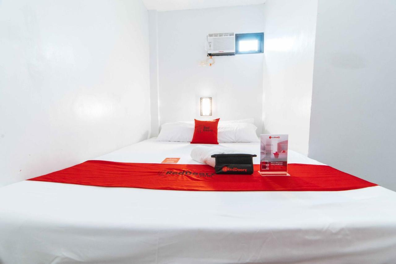 RedDoorz @ San Antonio Binan Hotel Buitenkant foto