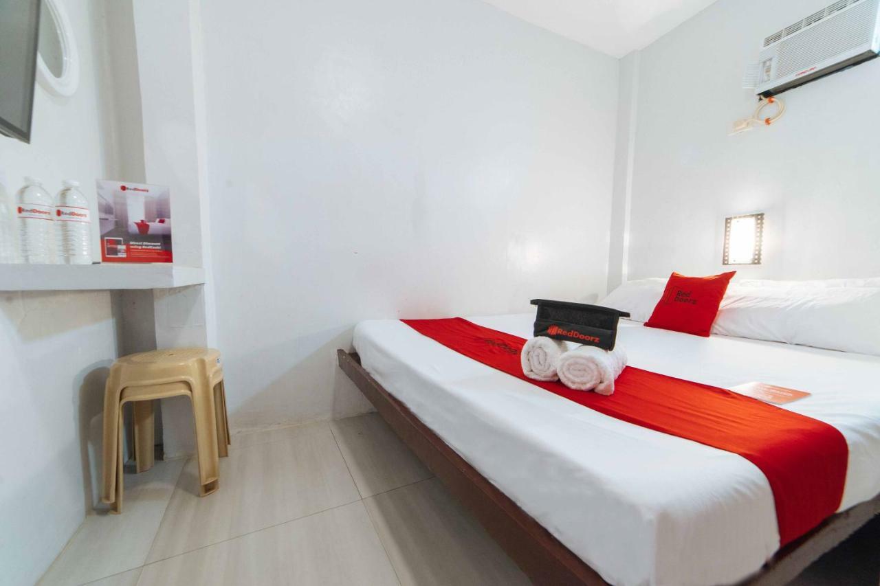 RedDoorz @ San Antonio Binan Hotel Buitenkant foto