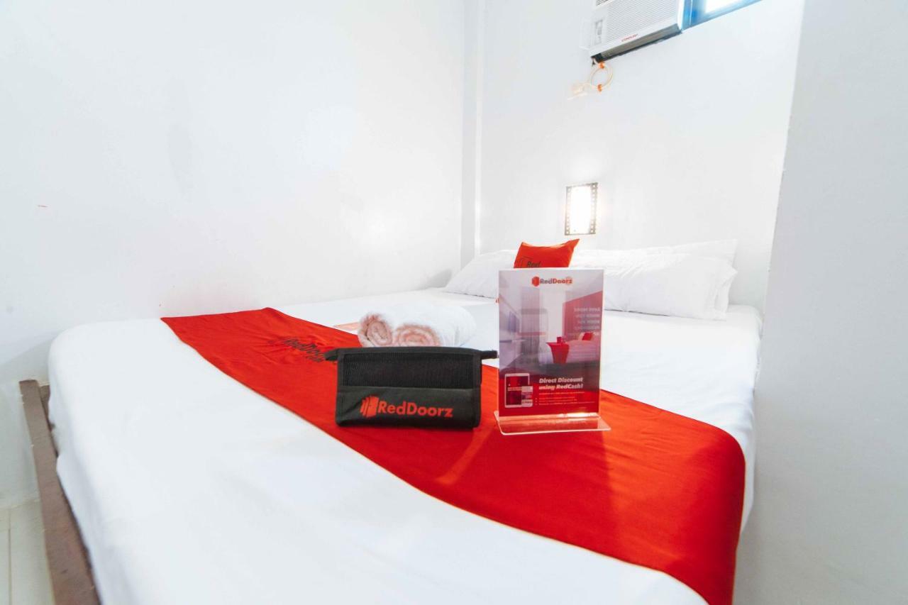 RedDoorz @ San Antonio Binan Hotel Buitenkant foto
