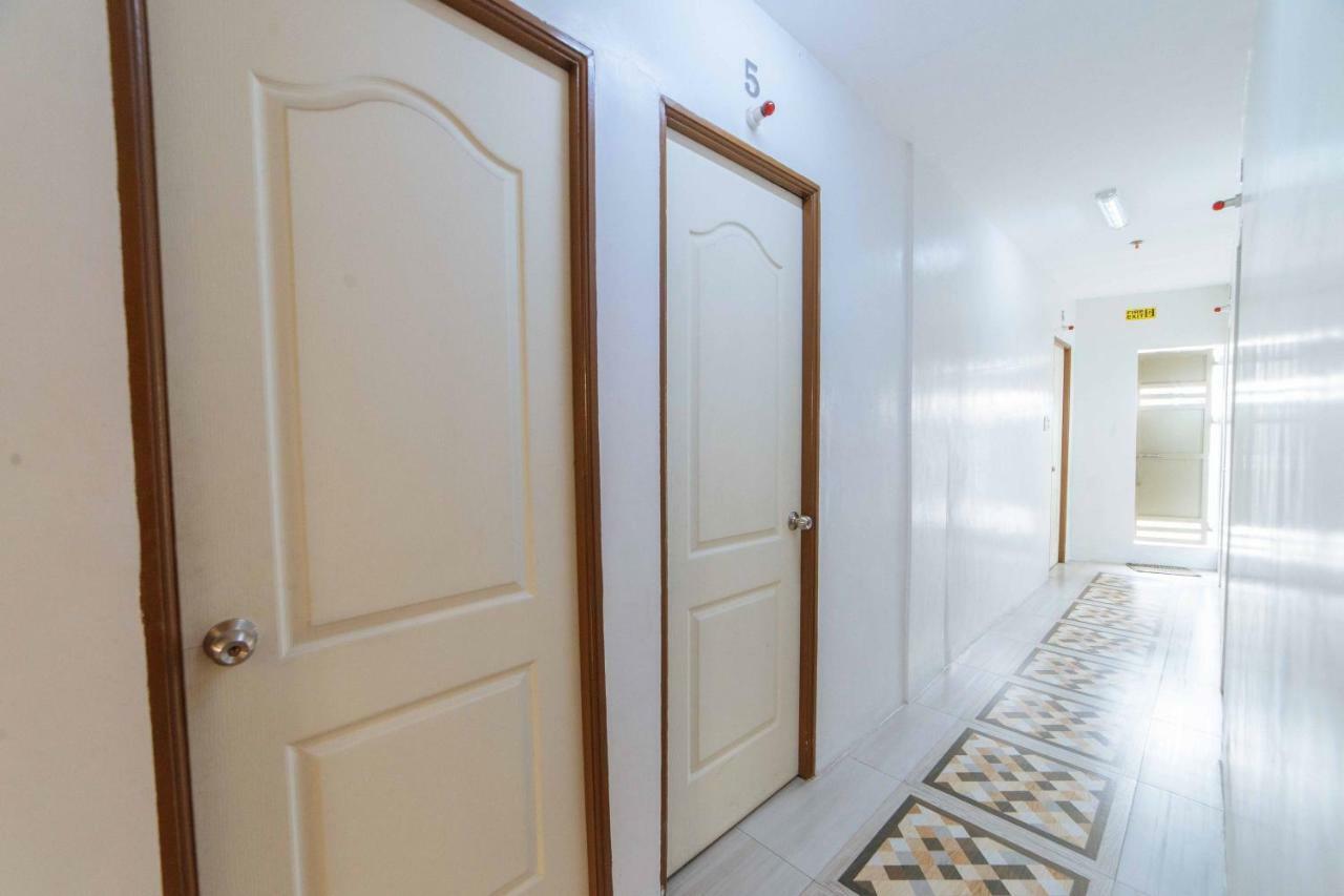 RedDoorz @ San Antonio Binan Hotel Buitenkant foto