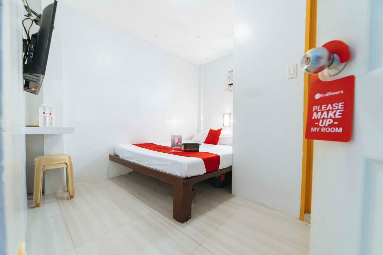 RedDoorz @ San Antonio Binan Hotel Buitenkant foto
