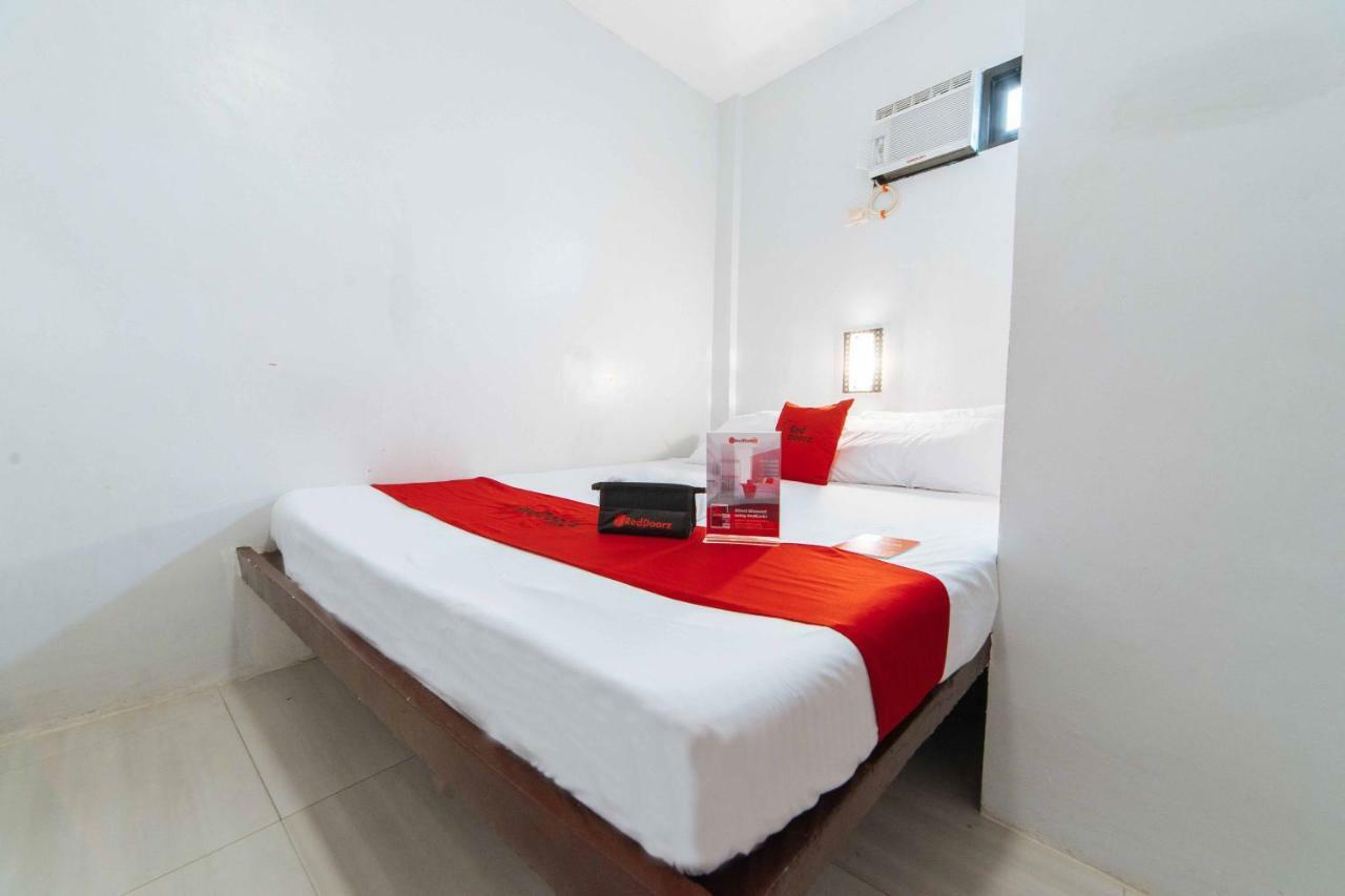 RedDoorz @ San Antonio Binan Hotel Buitenkant foto